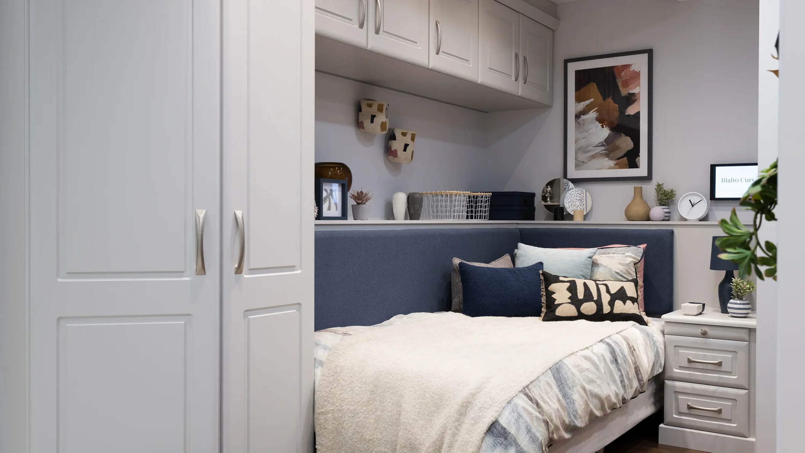 Compact Bedroom Sliding Wardrobe